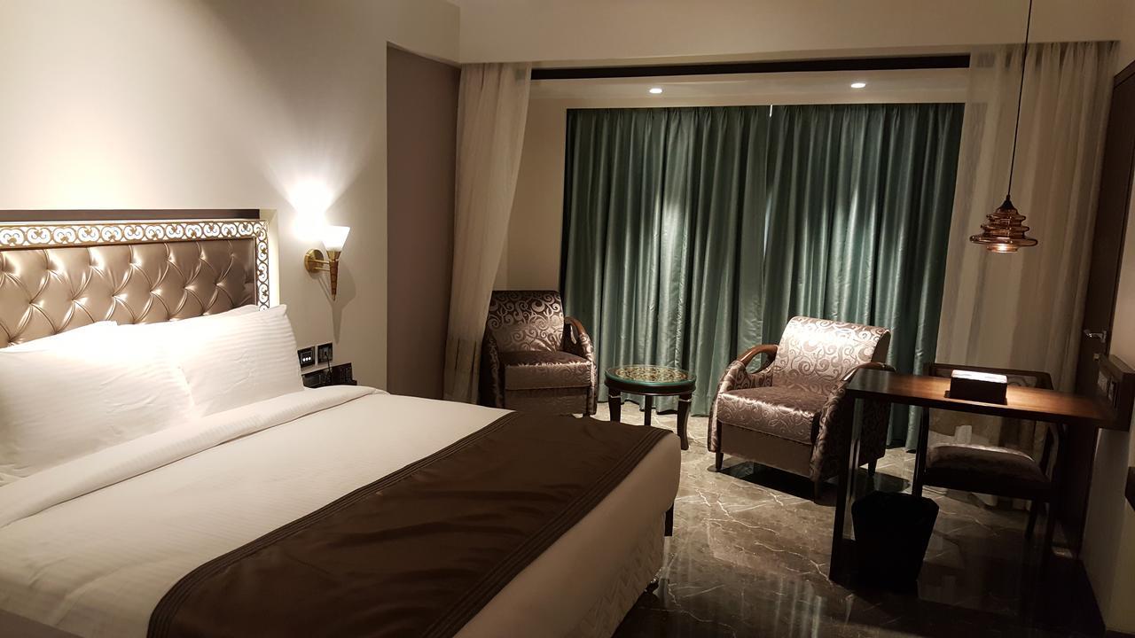 Hotel Peninsula Redpine Мумбаи Экстерьер фото