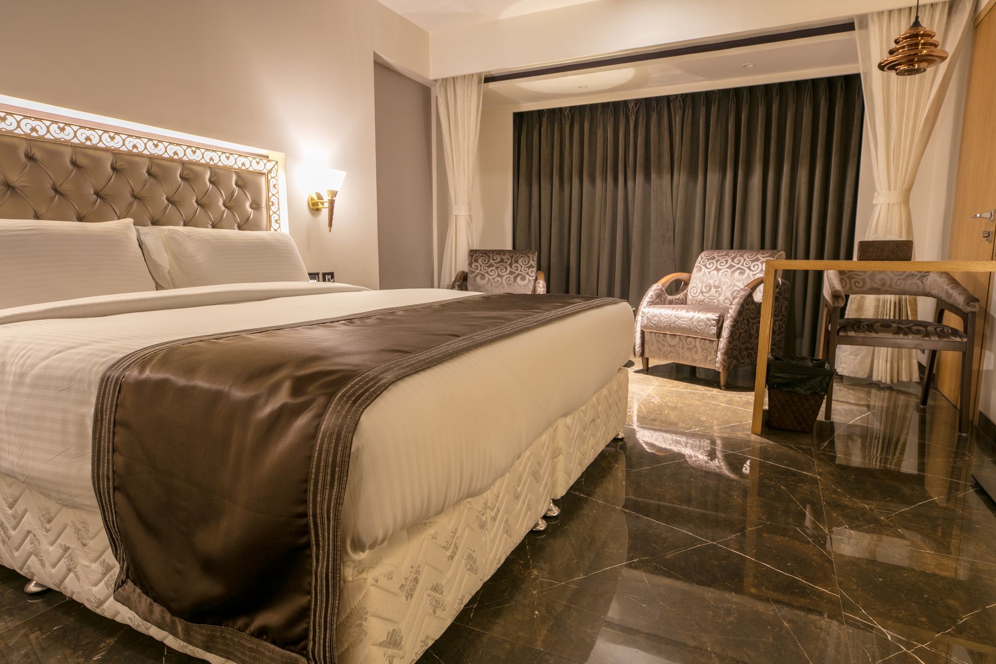 Hotel Peninsula Redpine Мумбаи Экстерьер фото